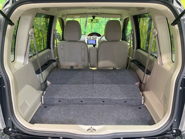 ���i�̂���������ʋ΁A���}���ɏ\���ȉ׎��X�y�[�X���m�ۂ��Ă���܂��B�Z�J���h�V�[�g��|���ƁA�傫�ȉו��̐ύڂ��\�ł���