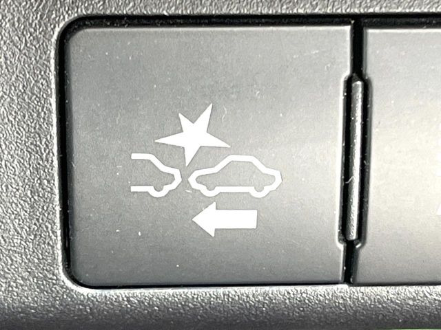 �y�v���N���b�V���Z�[�t�e�B�z�O���̎ԗ��������m���A�Փ˂������Ȏ��͌x��Œ��ӂ𑣂��A�u���[�L�𓥂ޗ͂��T�|�[�g�B�u���[�L�𓥂߂Ȃ������ꍇ�͏Փ˔�Q�y���u���[�L���쓮�A�Փˉ�����T�|�[�g���܂��B