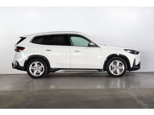 iX1xドライブ30 xライン 4WD