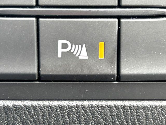 【クリアランスソナー】バンパーに付いたセンサーが障害物を検知!一定の距離に近づくとアラートで教えてくれます♪狭い駐車スペースや車庫入れ時も安心ですね☆