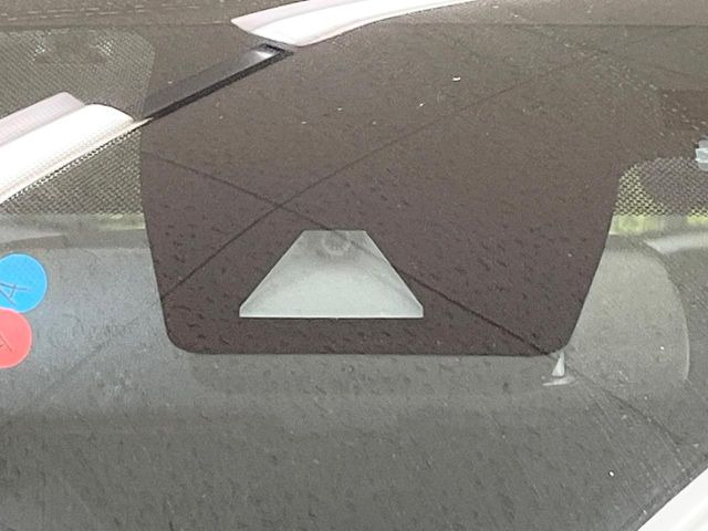 �y�g���^�Z�[�t�e�B�Z���X�z���s���ɑO���̎ԗ�����F�����A�Փ˂������Ȏ��͌x��ƃu���[�L�ŏՓˉ���Ɣ�Q�y�����A�V�X�g�B�����S�Ƀh���C�u�����y���݂��������܂��B