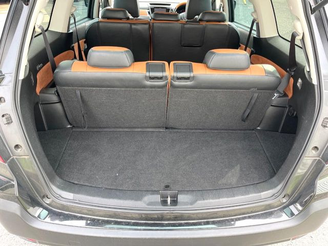 ���i�̂���������ʋ΁A���}���ɏ\���ȉ׎��X�y�[�X���m�ۂ��Ă���܂��B�Z�J���h�V�[�g��|���ƁA�傫�ȉו��̐ύڂ��\�ł���