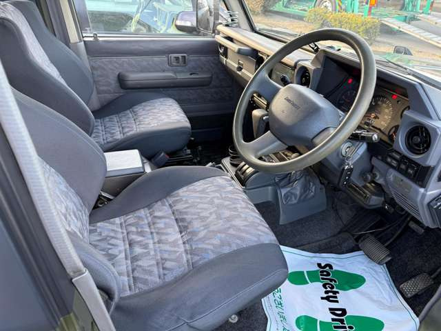 �V�[�g�͐G��S�n�A����S�n�Ƃ��ɏ㎿�Ȏd�オ��B�����ւ̒������h���C�u�ł����ɂ����A���K�ȃh���C�u���y���߂܂��B