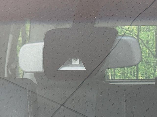 �y�G�}�[�W�F���V�[�u���[�L�z���s���ɑO���̎ԗ�����F�����A�Փ˂������Ȏ��͌x��ƃu���[�L�ŏՓˉ���Ɣ�Q�y�����A�V�X�g�B�����S�Ƀh���C�u�����y���݂��������܂��B