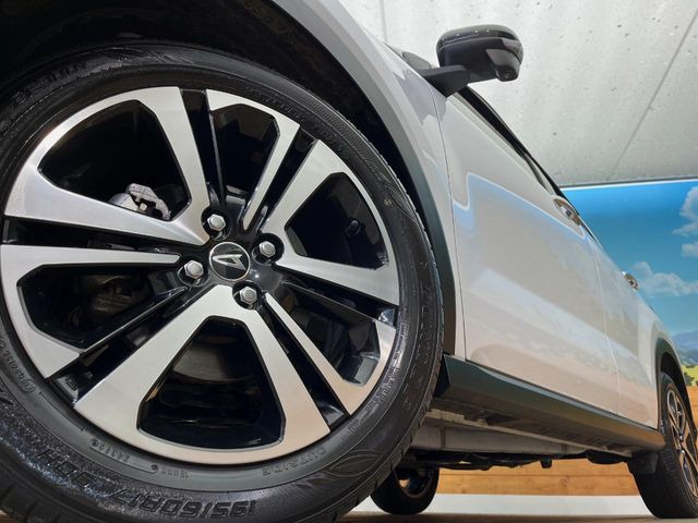 �y����17�C���`�A���~�z�C�[���z�O�ςɃ}�b�`���������A���~�z�C�[���𑕒����Ă���܂��B�e��ЊO�A���~�z�C�[����A�X�^�b�h���X�^�C�����戵�����Ă���܂��B���񂲑��k����������