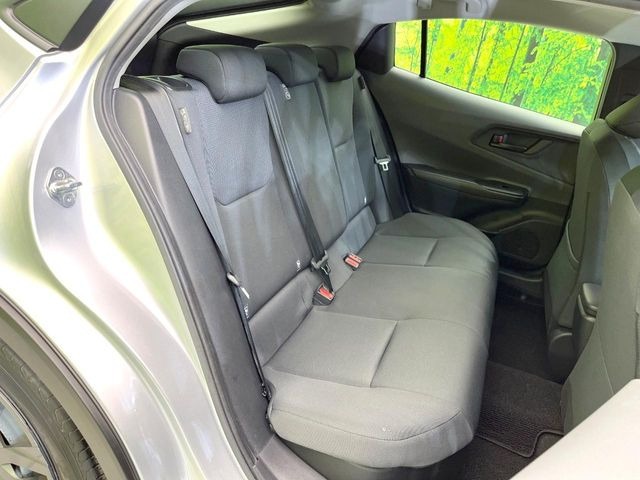 後部座席も気になるようなキズ・汚れやへたり等、大きなダメージはなく、良好な状態です。