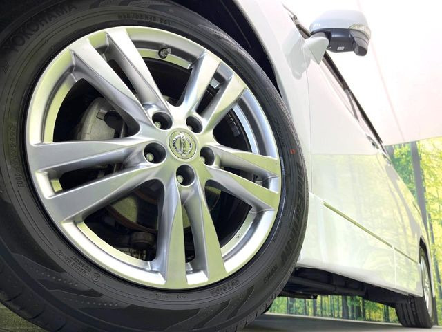 �y����18�C���`�A���~�z�C�[���z�O�ςɃ}�b�`���������A���~�z�C�[���𑕒����Ă���܂��B�e��ЊO�A���~�z�C�[����A�X�^�b�h���X�^�C�����戵�����Ă���܂��B���񂲑��k����������