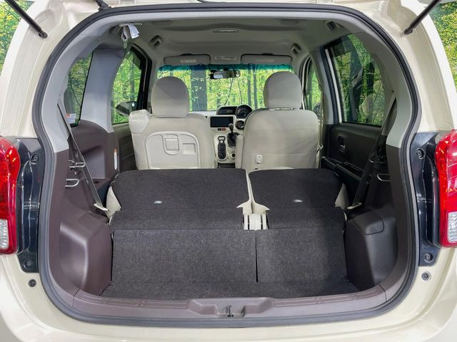 後席を格納すると、これだけの広さが!シーンに合わせたシートアレンジで、大きな荷物も積むことが出来ます♪