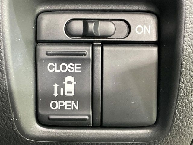 �y�p���[�X���C�h�h�A�z�X�}�[�g�L�[��^�]�Ȃ̃X�C�b�`�ŃX���C�h�h�A�̊J���\���d��������͂����ăh�A���J����K�v�������A���������q�l�ł��A�d���ו��������Ă��鎞�����N�ɊJ���߂ł��܂���