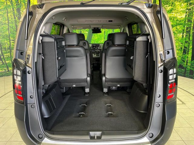 ���i�̂���������ʋ΁A���}���ɏ\���ȉ׎��X�y�[�X���m�ۂ��Ă���܂��B�Z�J���h�V�[�g��|���ƁA�傫�ȉו��̐ύڂ��\�ł���