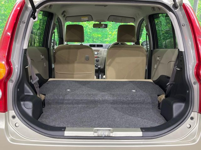 ���i�̂���������ʋ΁A���}���ɏ\���ȉ׎��X�y�[�X���m�ۂ��Ă���܂��B�Z�J���h�V�[�g��|���ƁA�傫�ȉו��̐ύڂ��\�ł���