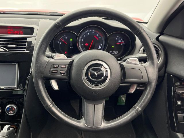 �y�����v�����X�e�A�����O�z�㎿�Ȋv���g�p���邱�ƂŁA��ɂ����������݂ƂĂ��^�]���₷���n���h���ł���