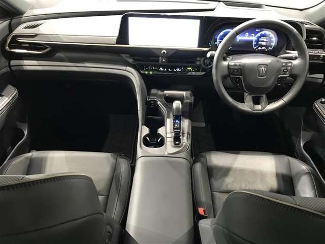 クラウンクロスオーバー2.5 G アドバンスト レザー パッケージ E-Four 4WD