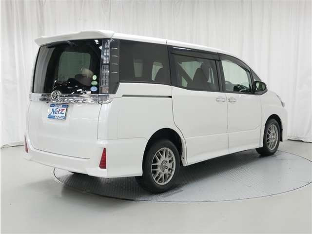 ヴォクシー2.0 ZS 煌II 4WD