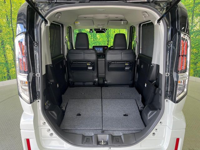 ���i�̂���������ʋ΁A���}���ɏ\���ȉ׎��X�y�[�X���m�ۂ��Ă���܂��B�Z�J���h�V�[�g��|���ƁA�傫�ȉו��̐ύڂ��\�ł���