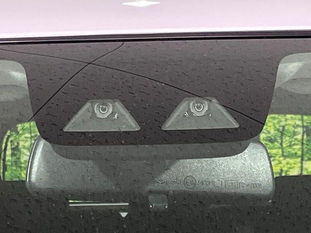 �y�X�}�[�g�A�V�X�g�z���s���ɑO���̎ԗ�����F�����A�Փ˂������Ȏ��͌x��ƃu���[�L�ŏՓˉ���Ɣ�Q�y�����A�V�X�g�B�����S�Ƀh���C�u�����y���݂��������܂��B