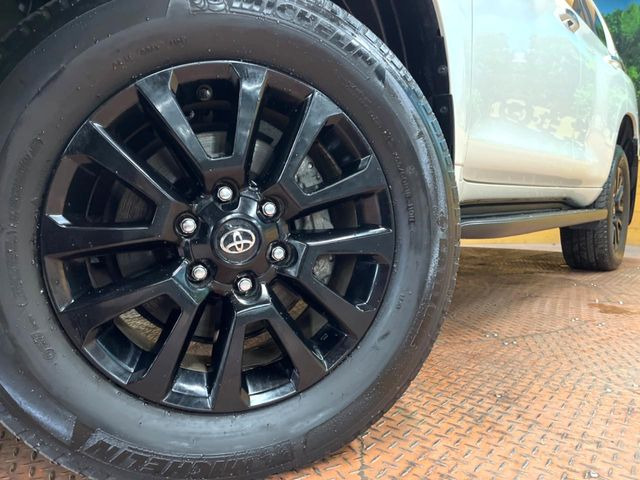 �y�����A���~�z�C�[���z�O�ςɃ}�b�`���������A���~�z�C�[���𑕒����Ă���܂��B�e��ЊO�A���~�z�C�[����A�X�^�b�h���X�^�C�����戵�����Ă���܂��B���񂲑��k����������