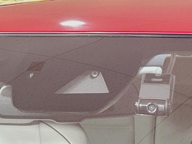 【スマートブレーキサポート】走行中に前方の車両等を認識し、衝突しそうな時は警報とブレーキで衝突回避と被害軽減をアシスト。より安全にドライブをお楽しみいただけます。