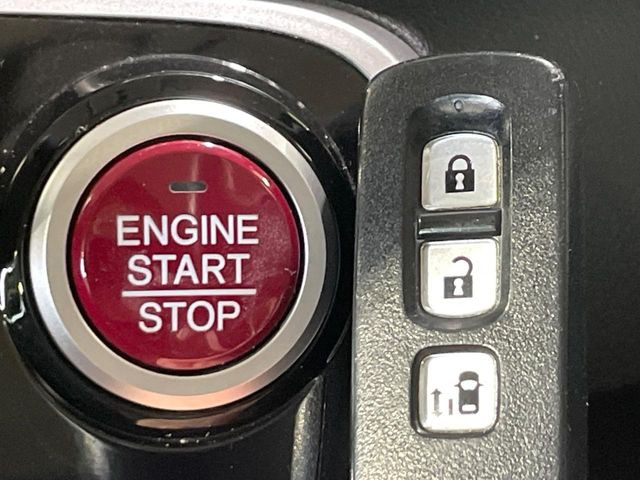 �yHonda�X�}�[�g�L�[�z�J�o����|�P�b�g�ɓ��ꂽ�܂܂ł��h�A�̎{���E�������\�ȃX�}�[�g�L�[�𑕔��B�G���W���̃I���E�I�t�����J�M�����o���K�v����������Ƃ��Ă��֗��ł���