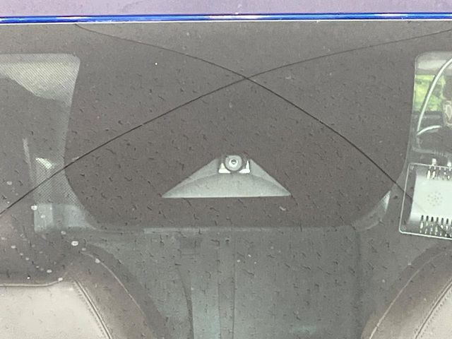 �y�C���e���W�F���g�G�}�[�W�F���V�[�u���[�L�z�t�����g�J�����őO���̎ԗ�����s�҂����m�B�Փ˂������Ȏ��͏Փ˔�Q�y���u���[�L���쓮�A�Փˉ�����T�|�[�g�B�����S�Ƀh���C�u�����y���݂��������܂��B