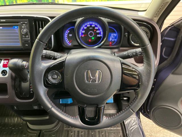 �y�V�e�B�u���[�L�A�N�e�B�u�V�X�e���z�ᑬ���s���ɑO���̎ԗ�����F�����A�Փ˂������Ȏ��͌x��ƃu���[�L�ŏՓˉ���Ɣ�Q�y�����A�V�X�g�B�����S�Ƀh���C�u�����y���݂��������܂��B