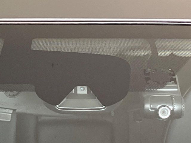 �y�G�}�[�W�F���V�[�u���[�L�z���s���ɑO���̎ԗ�����F�����A�Փ˂������Ȏ��͌x��ƃu���[�L�ŏՓˉ���Ɣ�Q�y�����A�V�X�g�B�����S�Ƀh���C�u�����y���݂��������܂��B