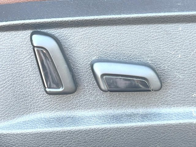 ●パワーシート:シート位置の&ldquo;前後と背もたれの&ldquo;角度の微調整が可能となります。手動設定のシートよりも、より細やかな設定ができるのがポイントです。