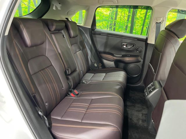 後部座席も気になるようなキズ・汚れやへたり等、大きなダメージはなく、良好な状態です。