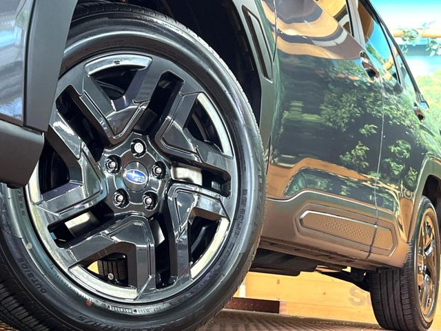 �y����18�C���`�A���~�z�C�[���z�O�ςɃ}�b�`���������A���~�z�C�[���𑕒����Ă���܂��B�e��ЊO�A���~�z�C�[����A�X�^�b�h���X�^�C�����戵�����Ă���܂��B���񂲑��k����������