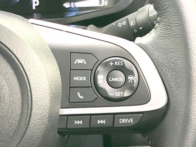 【レーダークルーズコントロール】高速道路での長距離走行が楽に!!自動で速度を保つクルーズコントロールが、衝突軽減システムと連携し、前方の車両を感知して車間を保つように速度調節してくれます!!