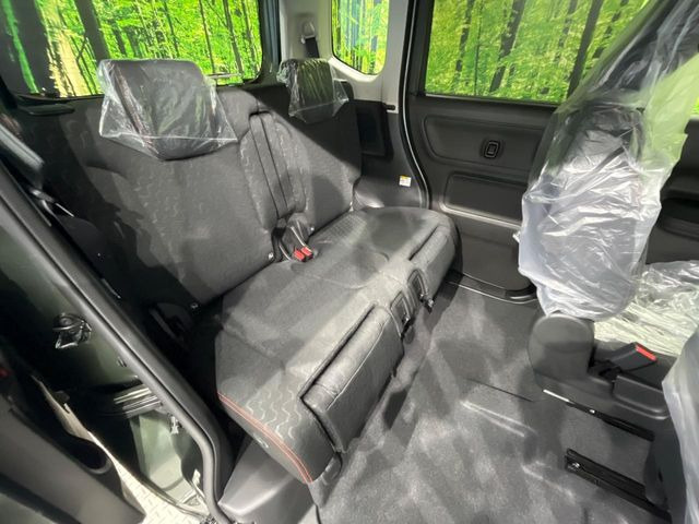 ���i���ȃI���W�i���t���A�}�b�g���I�v�V�����ɂĂ��p�ӂ��Ă���܂��B���D���ȃf�U�C����J���[�����Ԃɍ��킹�đI��ł����������Ƃ��ł��܂���