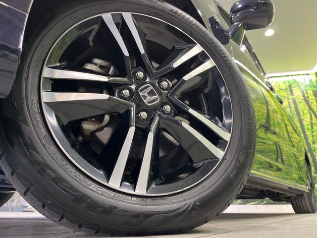 �y����17�C���`�A���~�z�C�[���z�O�ςɃ}�b�`���������A���~�z�C�[���𑕒����Ă���܂��B�e��ЊO�A���~�z�C�[����A�X�^�b�h���X�^�C�����戵�����Ă���܂��B���񂲑��k����������