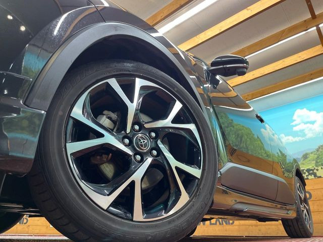 �y����18�C���`�A���~�z�C�[���z�O�ςɃ}�b�`���������A���~�z�C�[���𑕒����Ă���܂��B�e��ЊO�A���~�z�C�[����A�X�^�b�h���X�^�C�����戵�����Ă���܂��B���񂲑��k����������