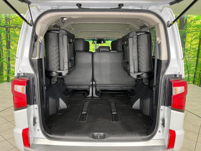 ���i�̂���������ʋ΁A���}���ɏ\���ȉ׎��X�y�[�X���m�ۂ��Ă���܂��B�Z�J���h�V�[�g��|���ƁA�傫�ȉו��̐ύڂ��\�ł���