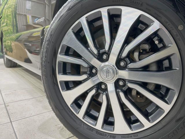 �y����16�C���`�A���~�z�C�[���z�O�ςɃ}�b�`���������A���~�z�C�[���𑕒����Ă���܂��B�e��ЊO�A���~�z�C�[����A�X�^�b�h���X�^�C�����戵�����Ă���܂��B���񂲑��k����������