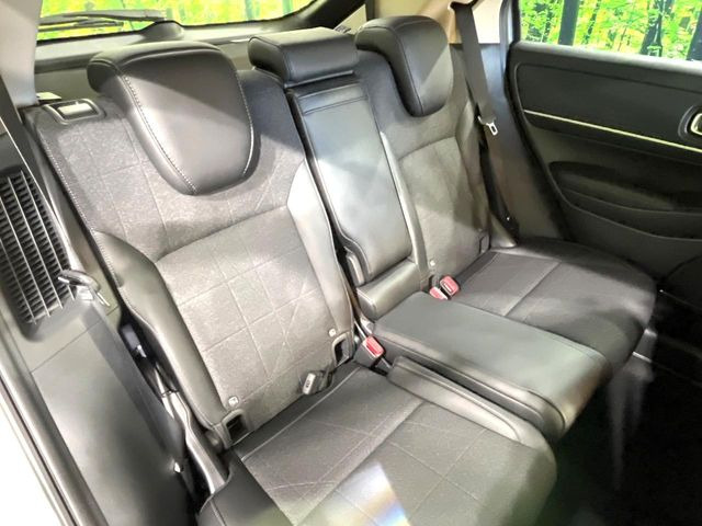 ���i���ȃI���W�i���t���A�}�b�g���I�v�V�����ɂĂ��p�ӂ��Ă���܂��B���D���ȃf�U�C����J���[�����Ԃɍ��킹�đI��ł����������Ƃ��ł��܂���