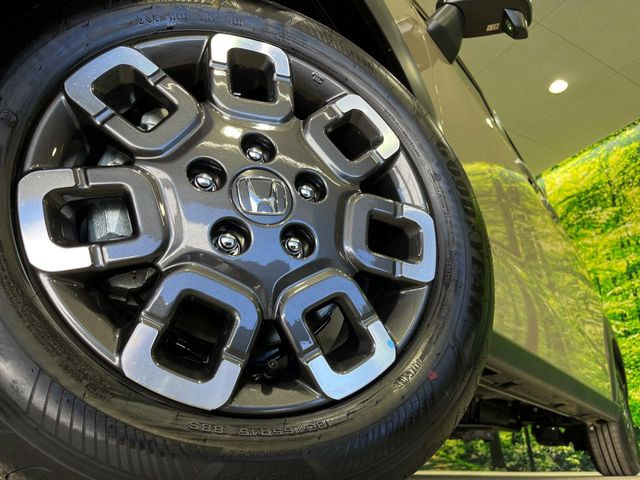 �y����15�C���`�A���~�z�C�[���z�O�ςɃ}�b�`���������A���~�z�C�[���𑕒����Ă���܂��B�e��ЊO�A���~�z�C�[����A�X�^�b�h���X�^�C�����戵�����Ă���܂��B���񂲑��k����������