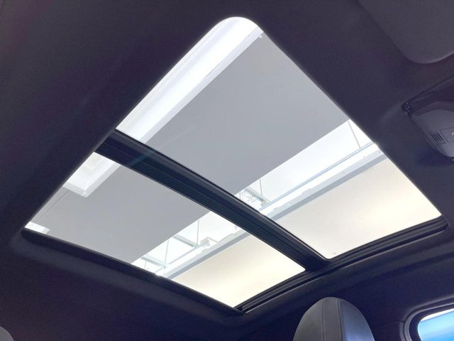 ���p�m���}�~�b�N�K���X���[�t:�唗�͂̃p�m���}���[�t�́A�㕔���Ȃɂ܂ő����Ă���A�J���I�ȋ�Ԃ����y���݂��������܂��B