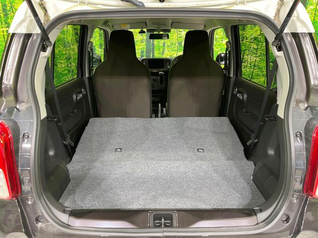 ���i�̂���������ʋ΁A���}���ɏ\���ȉ׎��X�y�[�X���m�ۂ��Ă���܂��B�Z�J���h�V�[�g��|���ƁA�傫�ȉו��̐ύڂ��\�ł���