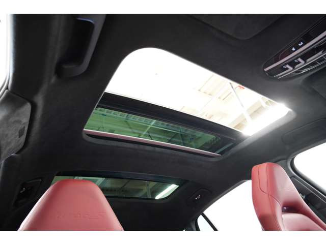 �p�m���~�b�N���[�t���ڂŎԓ��̉���������łȂ��A�ԓ��𖾂邭�Ƃ炵�Ă���܂��B