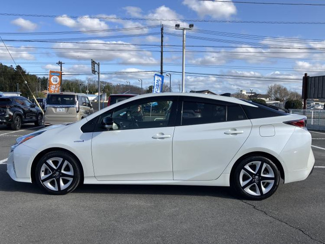 プリウス1.8 S セーフティ プラス ツートーン