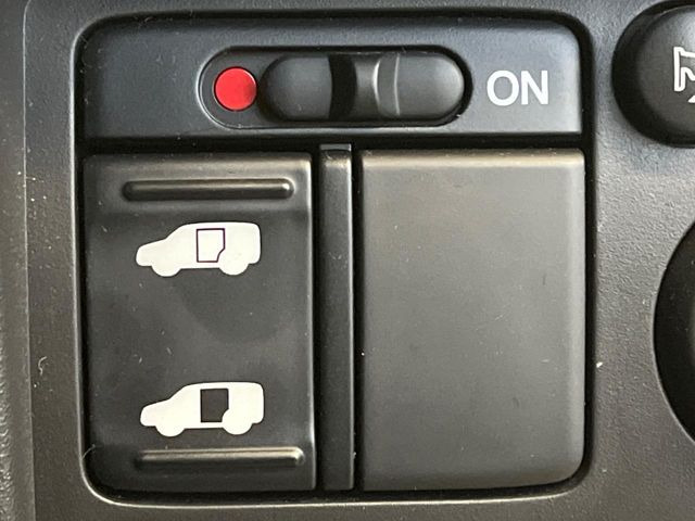 �y�p���[�X���C�h�h�A�z�X�}�[�g�L�[��^�]�Ȃ̃X�C�b�`�ŃX���C�h�h�A�̊J���\���d��������͂����ăh�A���J����K�v�������A���������q�l�ł��A�d���ו��������Ă��鎞�����N�ɊJ���߂ł��܂���