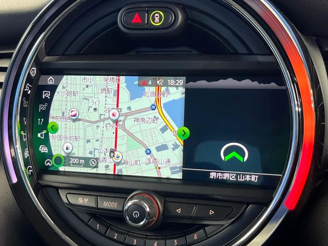 �������i�r:��̊��̂���i�r�́A����������ԓ������o���Ă���܂��B�I�[�f�B�I�@�\���[�����Ă���܂��̂ŁA�^�]�����y���߂܂���