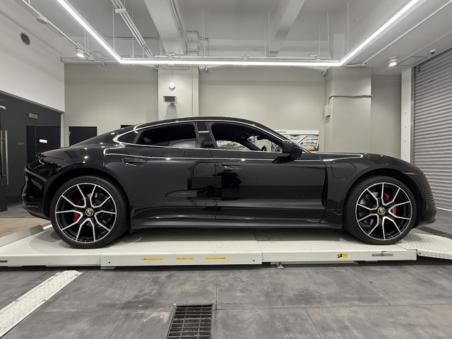 タイカン4S パフォーマンスバッテリー 4シート 4WD