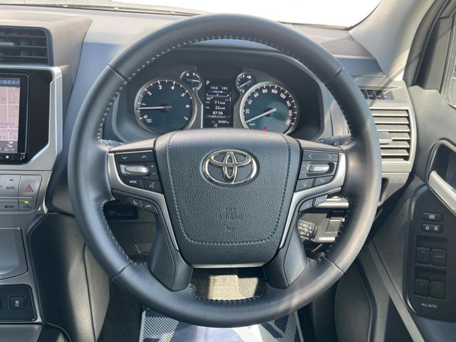 �y�����v�����X�e�A�����O�z�㎿�Ȋv���g�p���邱�ƂŁA��ɂ����������݂ƂĂ��^�]���₷���n���h���ł���