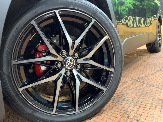 �y�����A���~�z�C�[���z�O�ςɃ}�b�`���������A���~�z�C�[���𑕒����Ă���܂��B�e��ЊO�A���~�z�C�[����A�X�^�b�h���X�^�C�����戵�����Ă���܂��B���񂲑��k����������