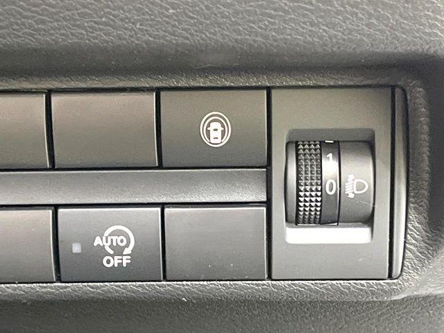 �y�G�}�[�W�F���V�[�u���[�L�z���s���ɑO���̎ԗ�����F�����A�Փ˂������Ȏ��͌x��ƃu���[�L�ŏՓˉ���Ɣ�Q�y�����A�V�X�g�B�����S�Ƀh���C�u�����y���݂��������܂��B