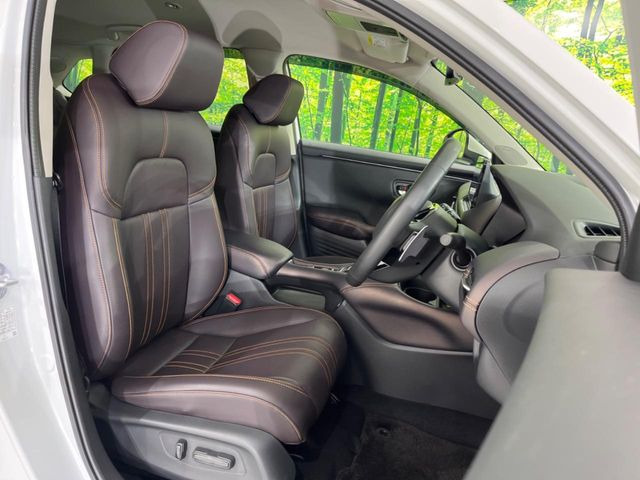 【ブラウンレザーシート】デザイン性が高く、高級感のある茶革シート。常に体に触れる部分だから、座り心地の良さにはこだわりたいですね♪汚れの付着や劣化を抑制する内装コーティング施工もおススメですよ♪