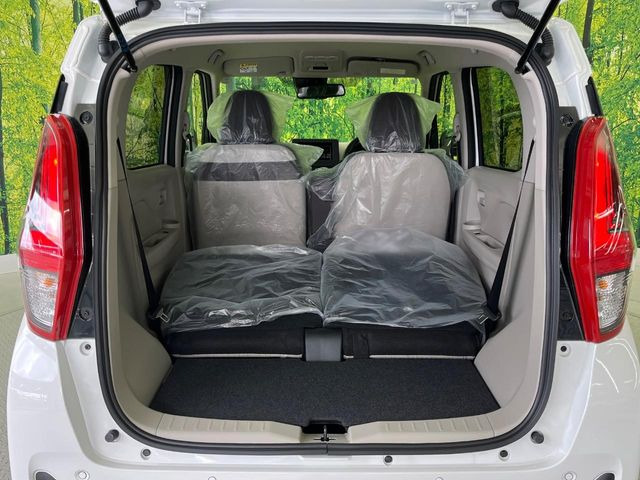 ���i�̂���������ʋ΁A���}���ɏ\���ȉ׎��X�y�[�X���m�ۂ��Ă���܂��B�Z�J���h�V�[�g��|���ƁA�傫�ȉו��̐ύڂ��\�ł���