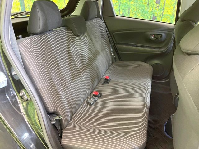 後部座席も気になるようなキズ・汚れやへたり等、大きなダメージはなく、良好な状態です。